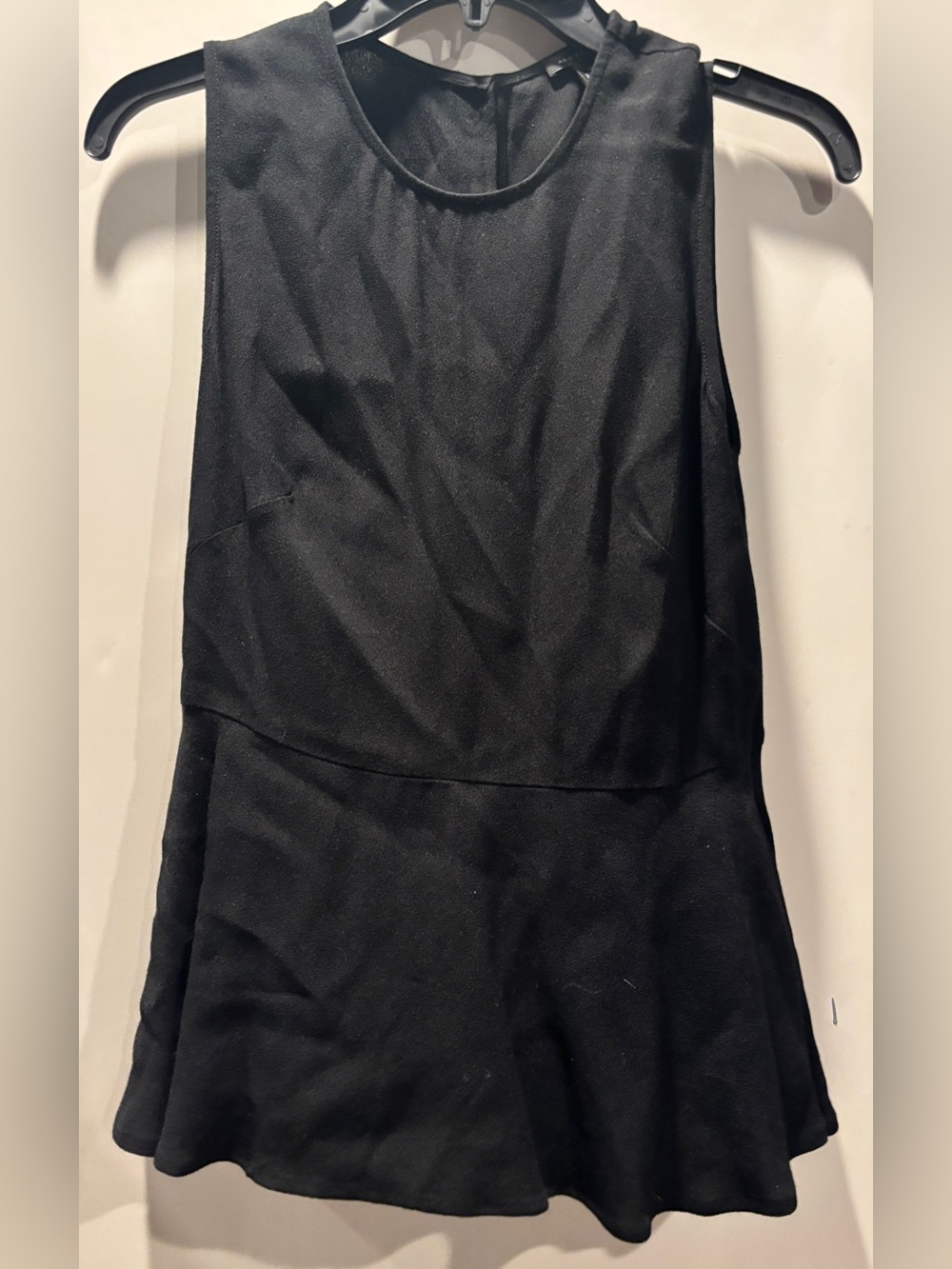 Ann Taylor black sleeveless top featuring a flounce peplum hem Size Zero